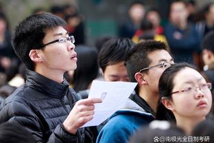 Phóng viên xinh đẹp Chu Linh An chụp ảnh: Cuộc bỏ phiếu Ngôi Sao Tụ Hội đã bắt đầu, mọi người bỏ phiếu cho Hayden. ❤️